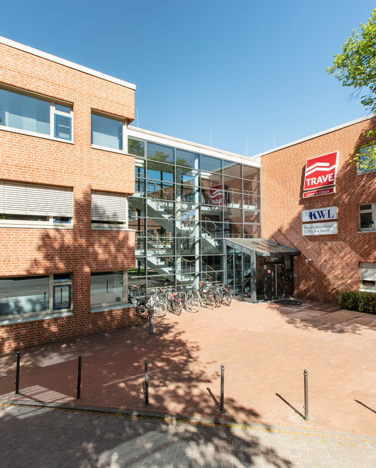 Der Eingangsbereich der Geschäftsstelle in der Falkenstraße 10 in Lübeck von der Straßenseite aufgenommen.