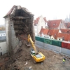 Abbruch des Aalhofbunkers in der Lübecker Altstadt Bagger reißt einen Bunker in der Altstadt zwischen historischen Gebäuden ab