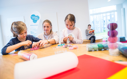 Bastelstunde mit den Kindern aus dem Quartier.